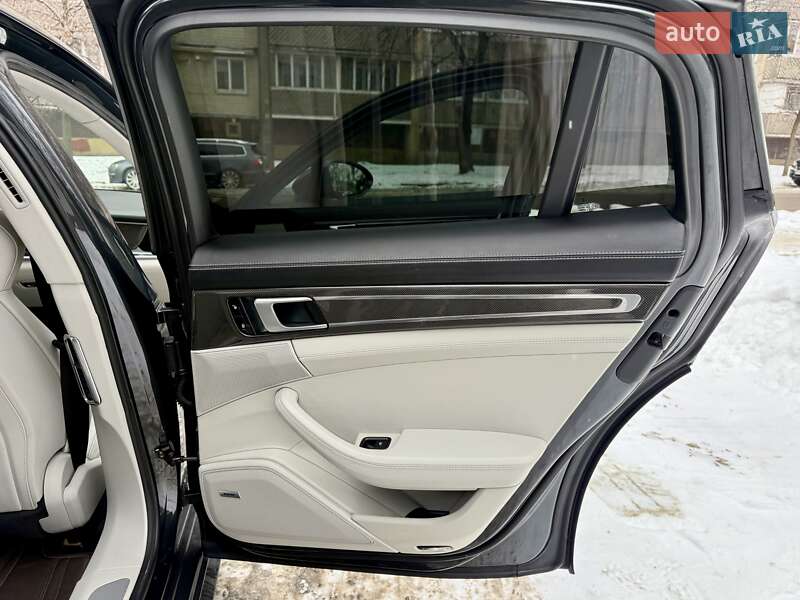 Фастбэк Porsche Panamera 2017 в Киеве фото 41 Фастбэк Porsche Panamera 2017 в Киеве