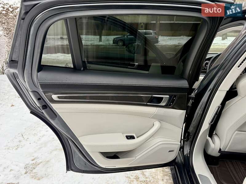 Фастбэк Porsche Panamera 2017 в Киеве фото 48 Фастбэк Porsche Panamera 2017 в Киеве