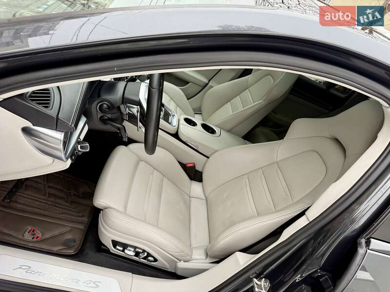 Фастбэк Porsche Panamera 2017 в Киеве фото 64 Фастбэк Porsche Panamera 2017 в Киеве