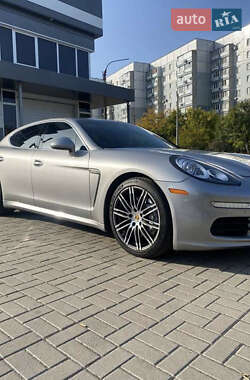Фастбэк Porsche Panamera 2015 в Кременчуге