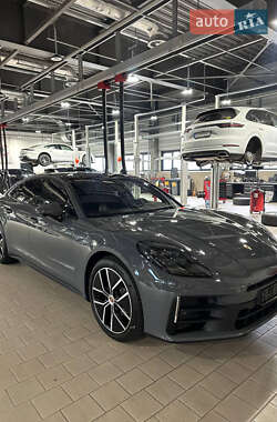 Фастбэк Porsche Panamera 2025 в Киеве