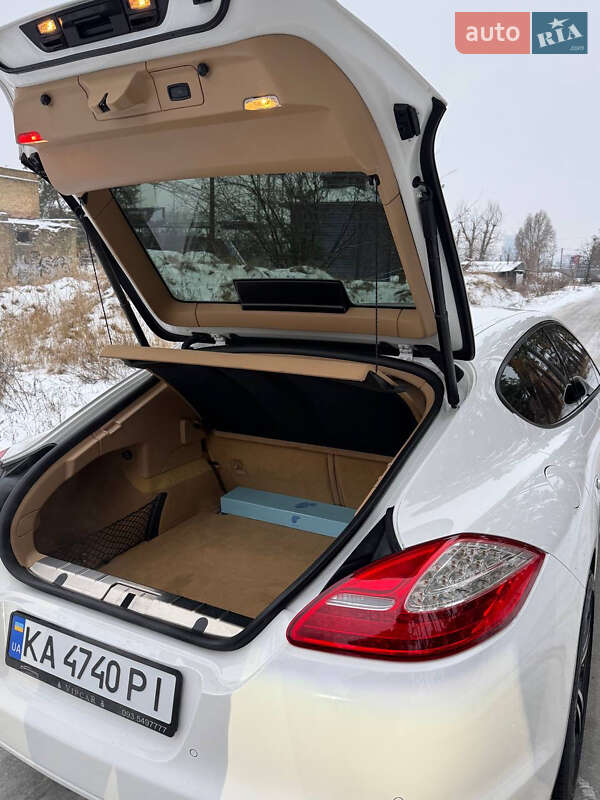 Фастбэк Porsche Panamera 2010 в Киеве