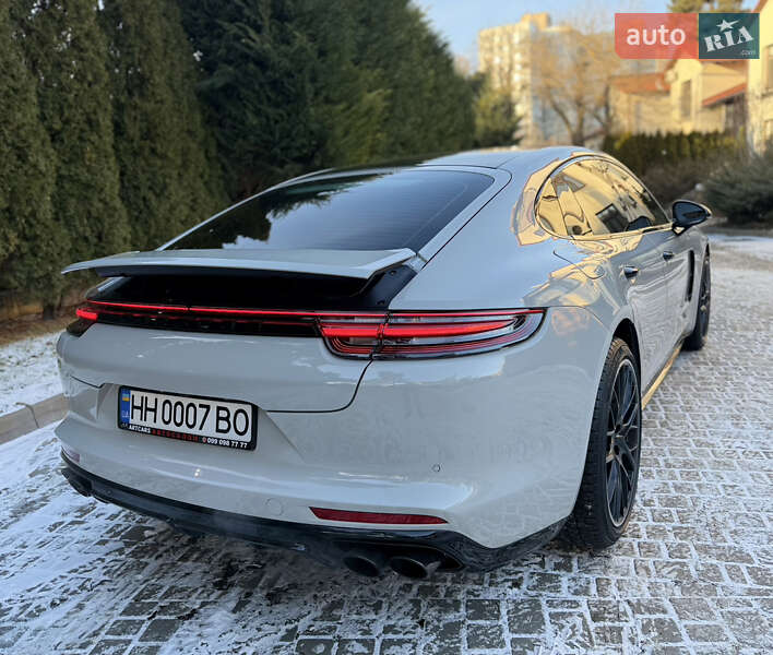 Фастбэк Porsche Panamera 2017 в Одессе