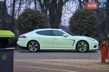 Фастбэк Porsche Panamera 2014 в Ужгороде