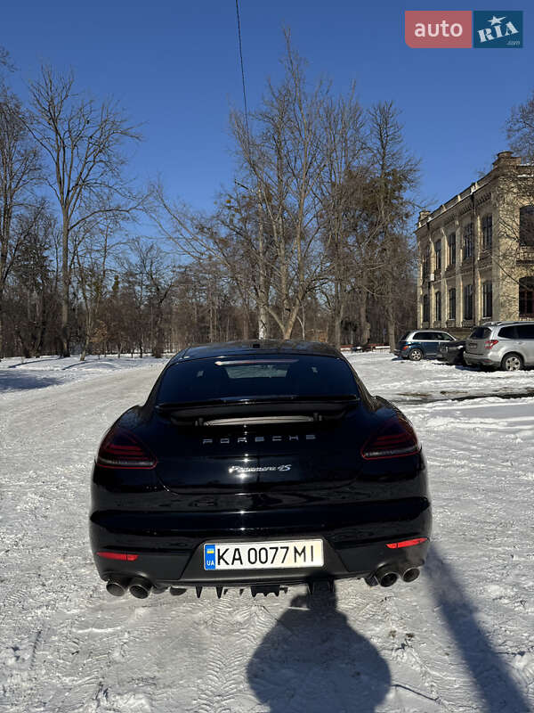 Фастбэк Porsche Panamera 2013 в Киеве