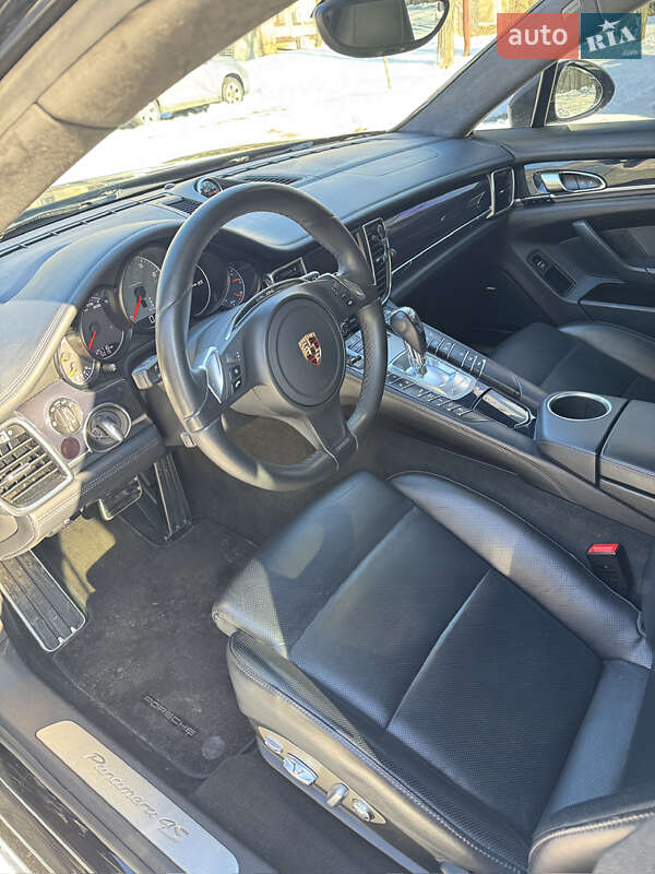 Фастбэк Porsche Panamera 2013 в Киеве