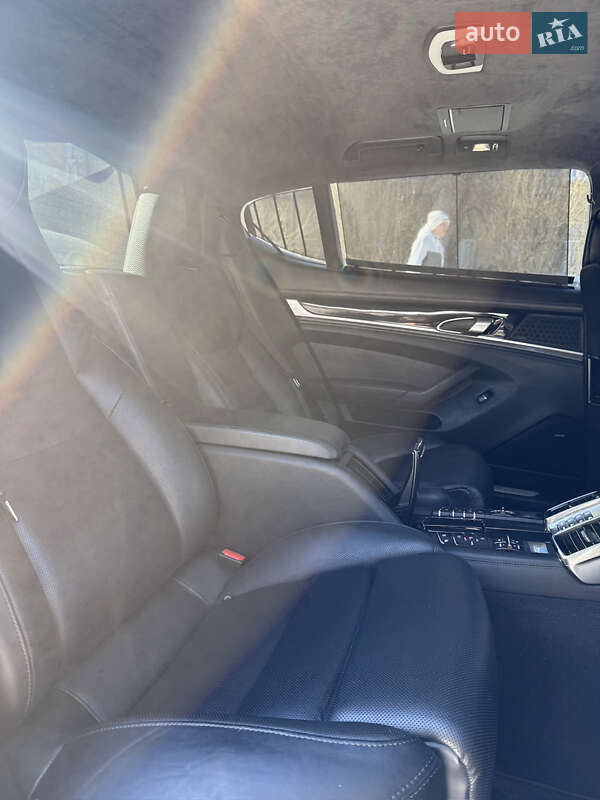 Фастбэк Porsche Panamera 2013 в Киеве