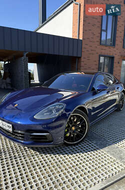 Фастбэк Porsche Panamera 2019 в Львове