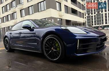 Фастбэк Porsche Panamera 2024 в Киеве