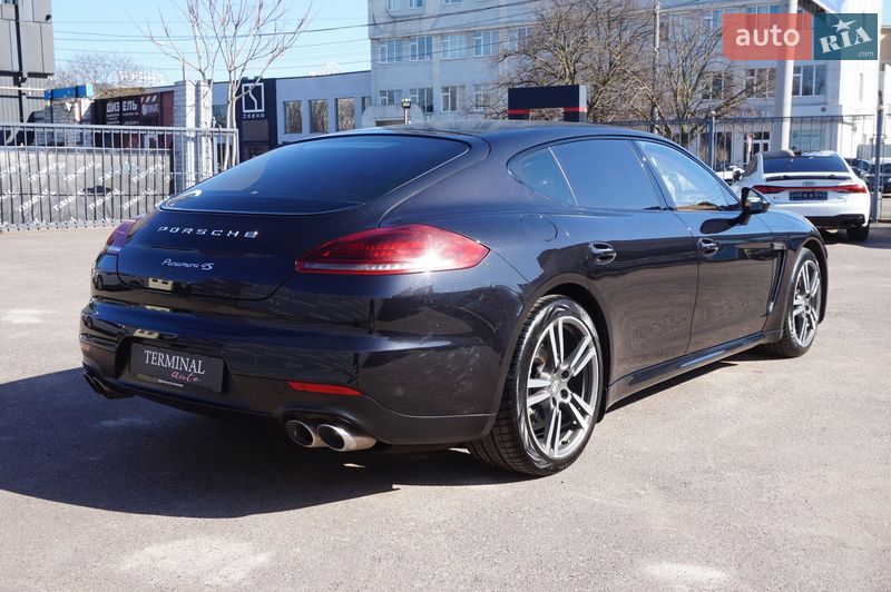 Фастбэк Porsche Panamera 2013 в Одессе