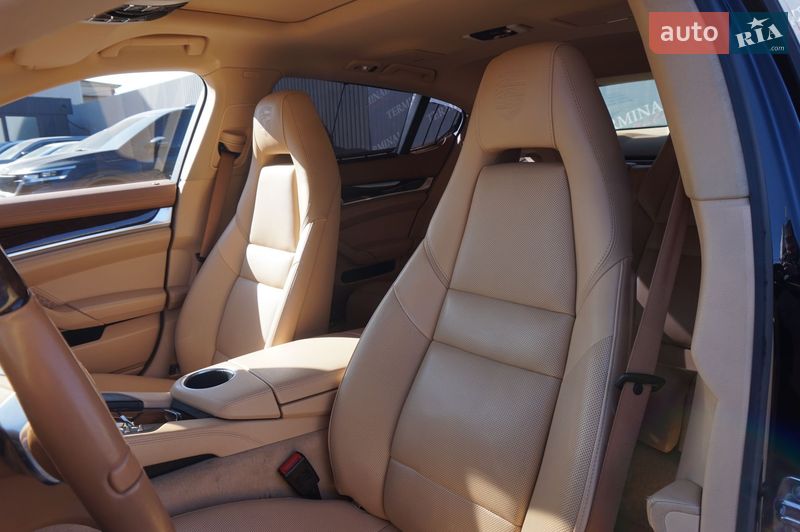 Фастбэк Porsche Panamera 2013 в Одессе