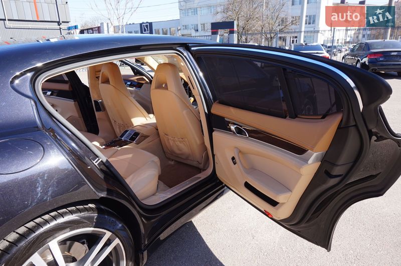 Фастбэк Porsche Panamera 2013 в Одессе
