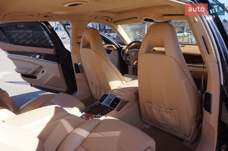 Фастбэк Porsche Panamera 2013 в Одессе
