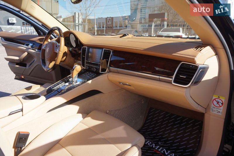 Фастбэк Porsche Panamera 2013 в Одессе