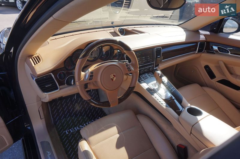 Фастбэк Porsche Panamera 2013 в Одессе