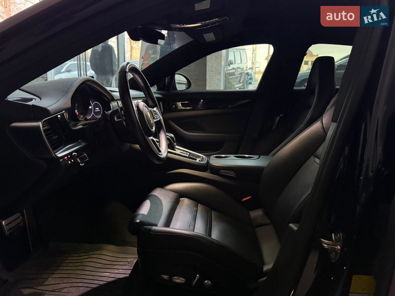 Фастбэк Porsche Panamera 2018 в Одессе
