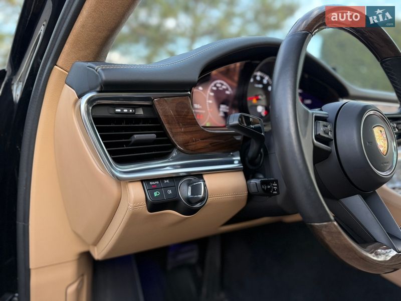 Фастбэк Porsche Panamera 2022 в Львове
