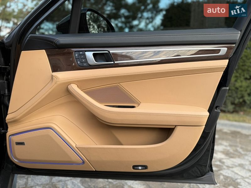 Фастбэк Porsche Panamera 2022 в Львове