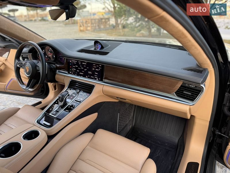 Фастбэк Porsche Panamera 2022 в Львове