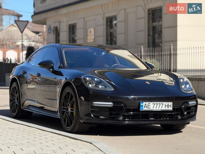 Фастбэк Porsche Panamera 2017 в Киеве