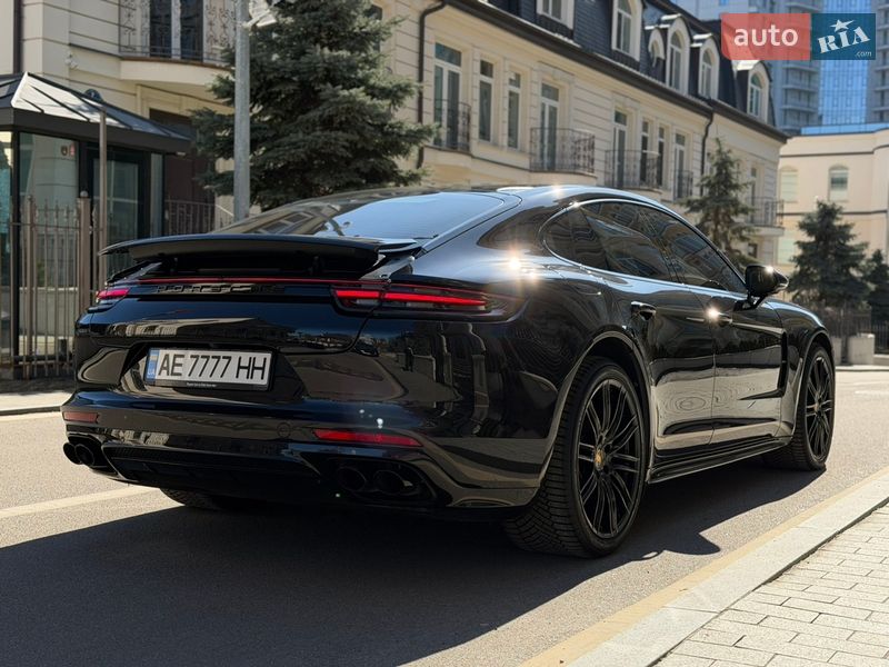 Фастбэк Porsche Panamera 2017 в Киеве