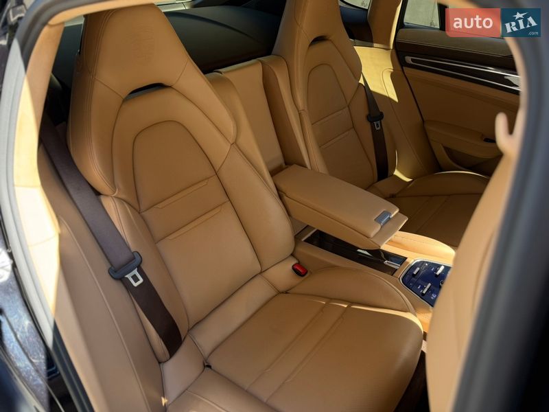 Фастбэк Porsche Panamera 2017 в Киеве