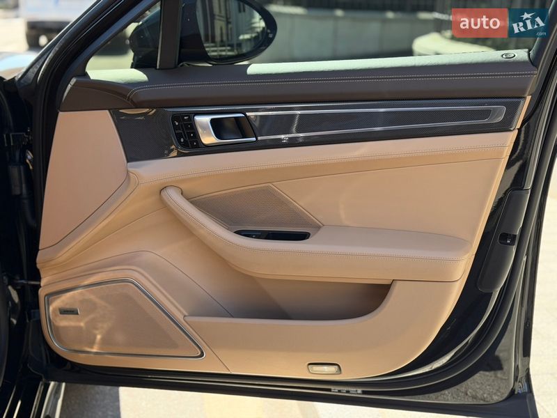 Фастбэк Porsche Panamera 2017 в Киеве