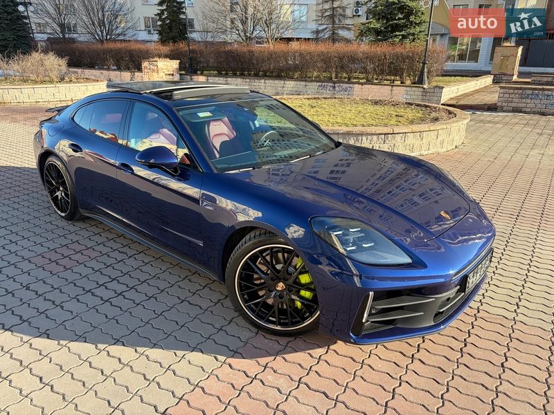 Фастбэк Porsche Panamera 2024 в Киеве
