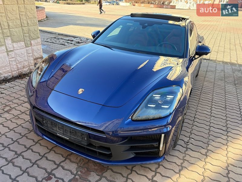 Фастбэк Porsche Panamera 2024 в Киеве