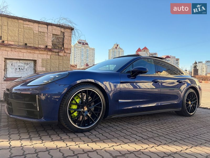 Фастбэк Porsche Panamera 2024 в Киеве