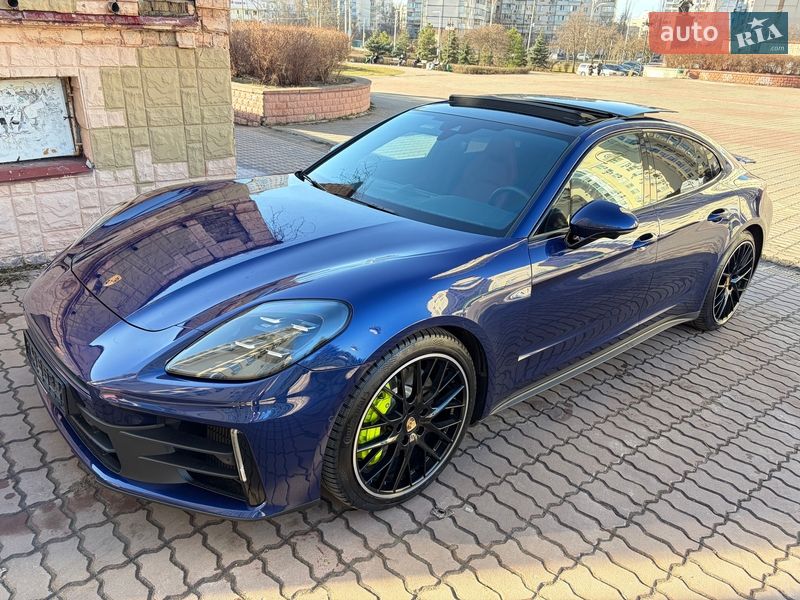 Фастбэк Porsche Panamera 2024 в Киеве