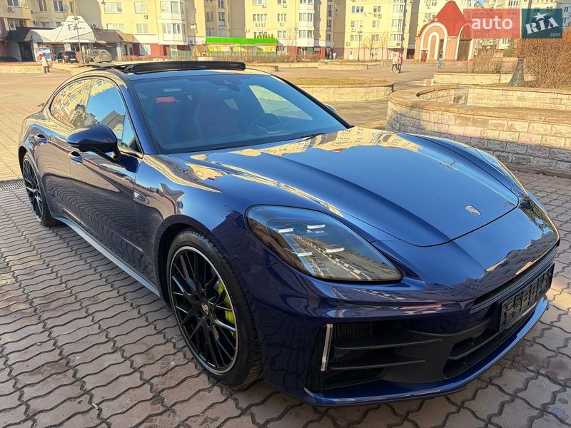 Фастбэк Porsche Panamera 2024 в Киеве