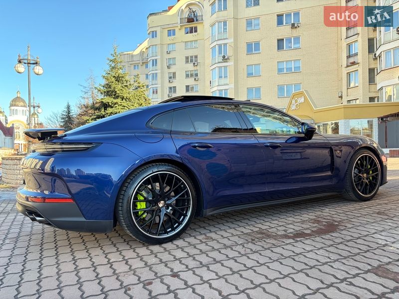 Фастбэк Porsche Panamera 2024 в Киеве