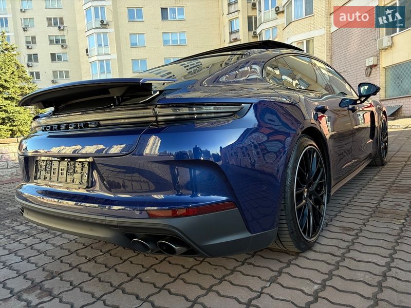 Фастбэк Porsche Panamera 2024 в Киеве