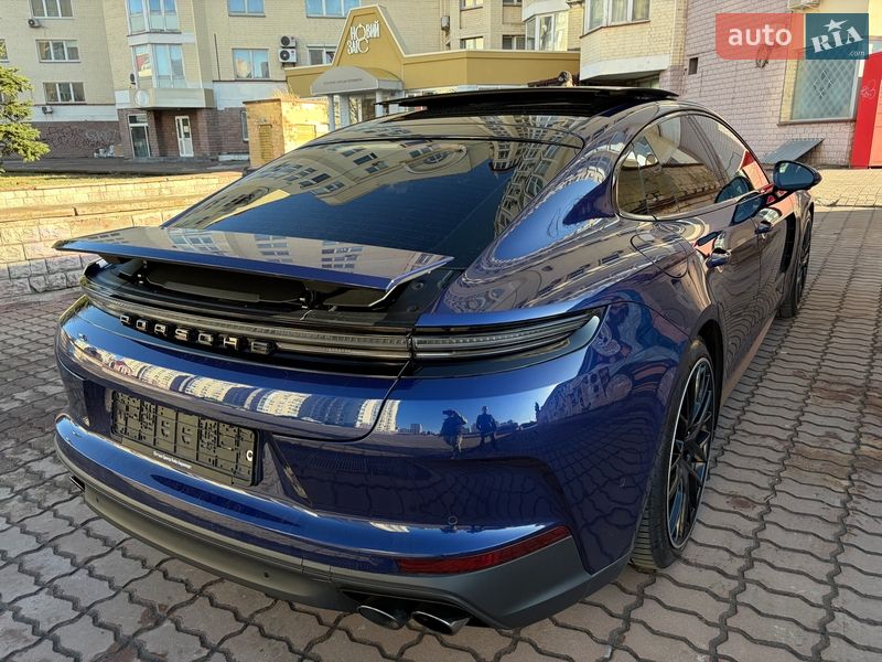 Фастбэк Porsche Panamera 2024 в Киеве