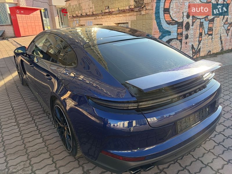 Фастбэк Porsche Panamera 2024 в Киеве