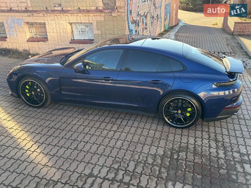 Фастбэк Porsche Panamera 2024 в Киеве