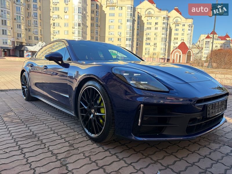 Фастбэк Porsche Panamera 2024 в Киеве