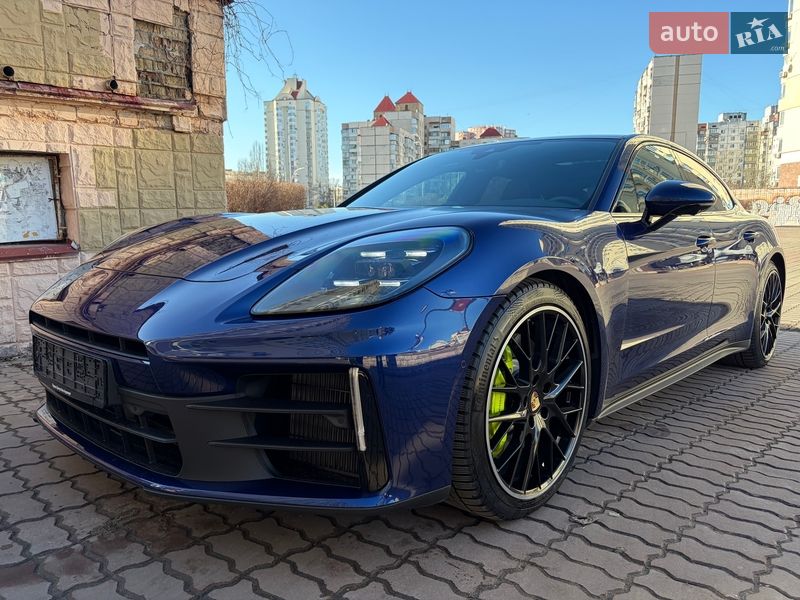 Фастбэк Porsche Panamera 2024 в Киеве