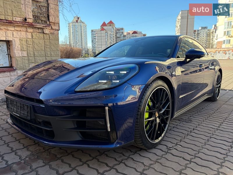 Фастбэк Porsche Panamera 2024 в Киеве