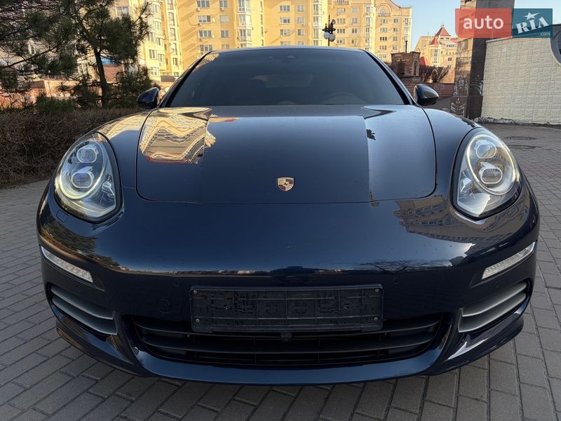 Фастбэк Porsche Panamera 2013 в Киеве