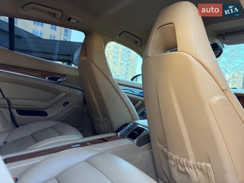 Фастбэк Porsche Panamera 2013 в Киеве