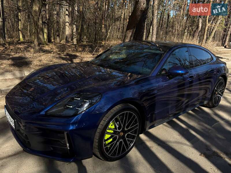 Фастбэк Porsche Panamera 2024 в Киеве