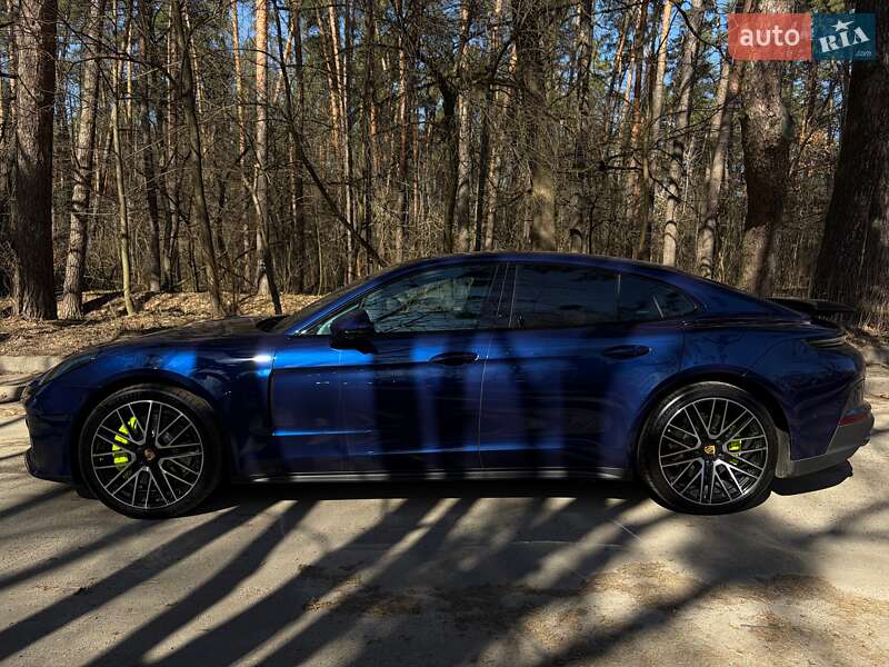 Фастбэк Porsche Panamera 2024 в Киеве