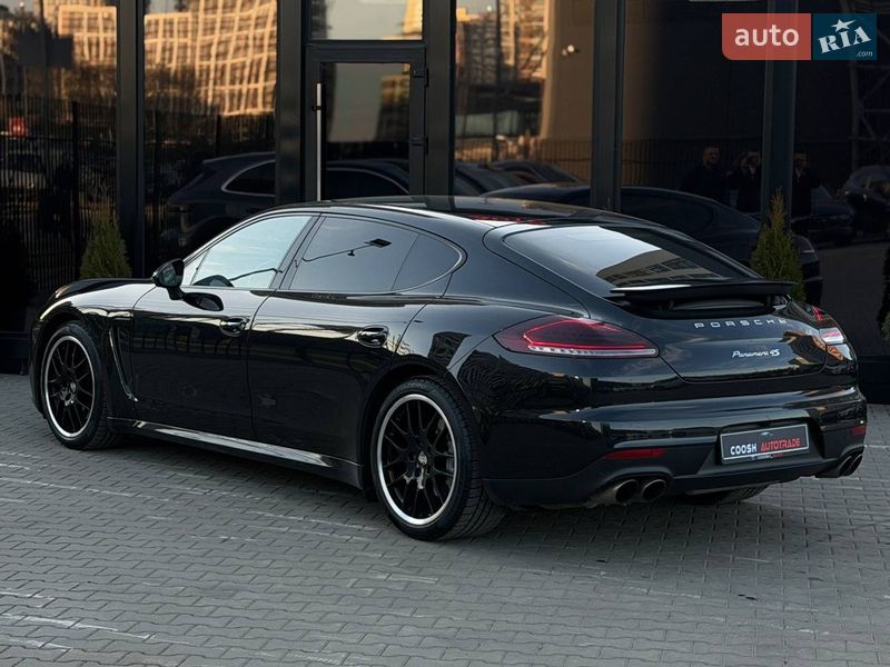 Фастбек Porsche Panamera 2013 в Києві