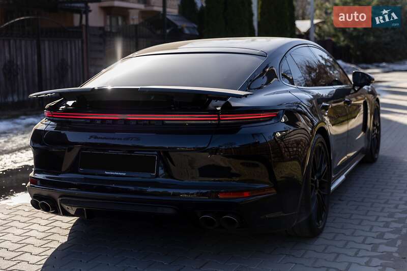 Фастбэк Porsche Panamera 2025 в Киеве