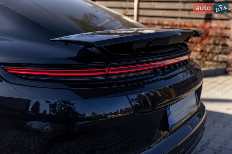 Фастбэк Porsche Panamera 2025 в Киеве