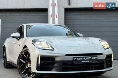 Фастбэк Porsche Panamera 2024 в Киеве