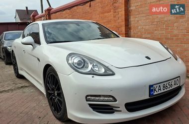 Фастбек Porsche Panamera 2011 в Києві