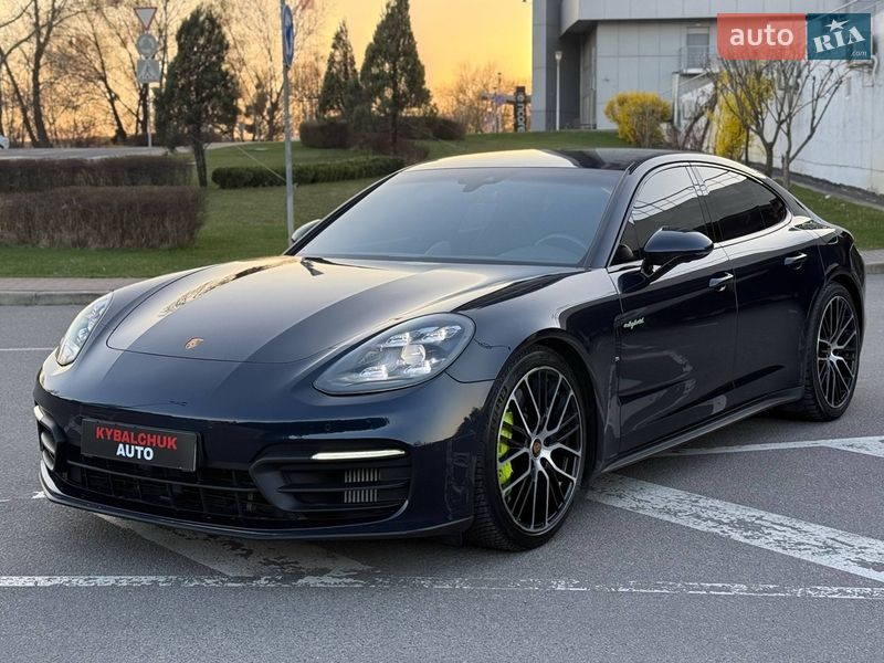 Porsche Panamera 2021
